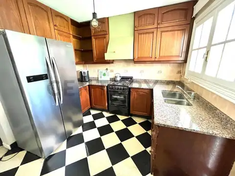 VENTA CASA QUINTA ESTILO COLONIAL CON PARQUE Y PILETA - LUJAN