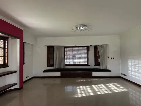 Casa 7 ambientes con 2 baños