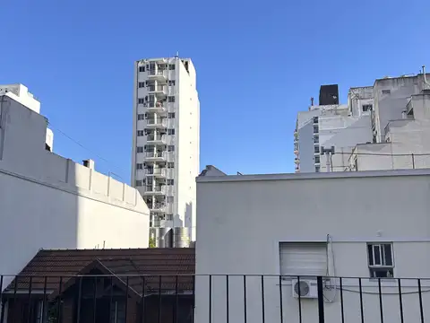 Departamento tipo casa en venta en Caballito