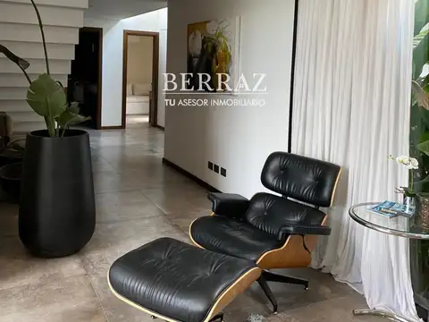 Casa en Venta con 3 cocheras