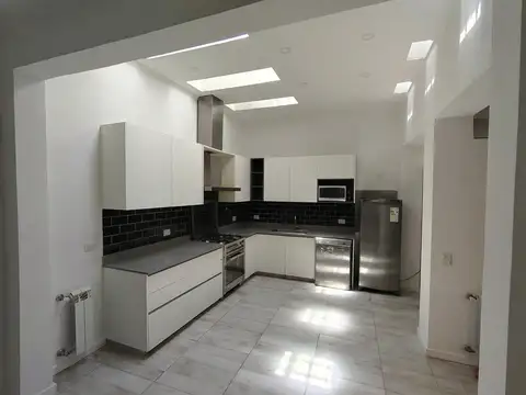 Casa 7 ambientes con 4 baños