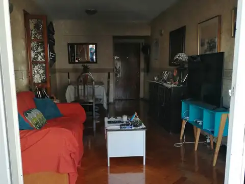 4 Ambientes al frente con balcon EXCELENTE ESTADO