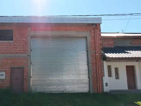 Amplio galpón Malvinas 1369