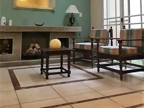 Casa en venta - 3 dormitorios 1 baño 1 cochera - 300mts2 totales - Manuel  B. Gonnet