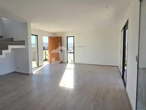 Casa en Venta en Pilar del Este - Santa Lucia, USD 220.000