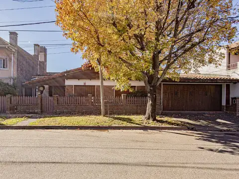 VENTA CASA 5 AMB CON PILETA, HURLINGHAM