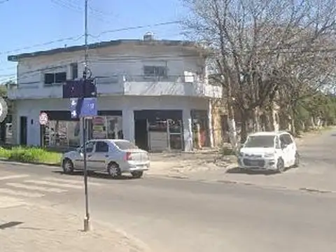LOCAL COMERCIAL EN BLOCK (2)   DEPTO EN 1ER PISO   COCHERA   TERRAZA
