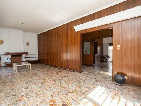 Casa 5 ambientes con 2 baños