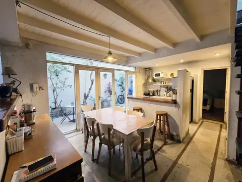 Casa al frente en venta Mendoza y Bv Oroño Rosario Patio Terraza PH