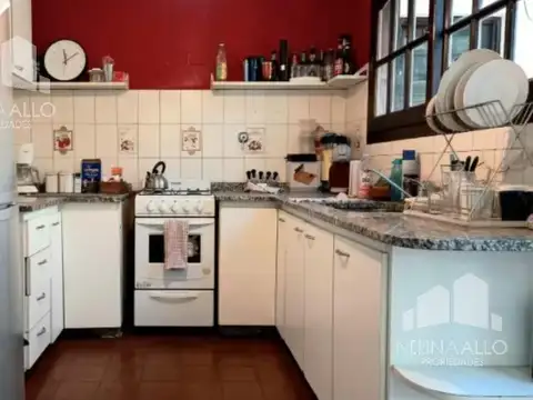 Casa 6 ambientes con 2 baños