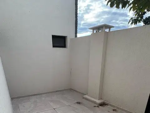 Oficina 9 ambientes con 6 baños