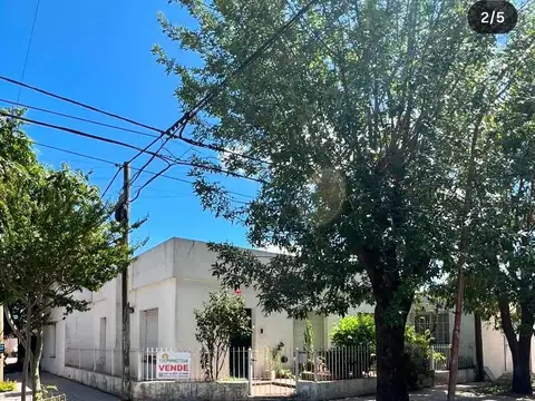 ¡Se vende una casa encantadora en Roque Pérez! Con una ubicación excepcional y todos los servicios para vivir tus sueños!