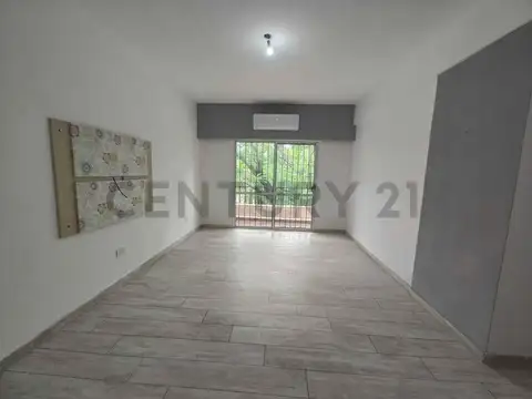 Alquiler departamento 3 ambientes Castelar Norte con balcón sin expensas