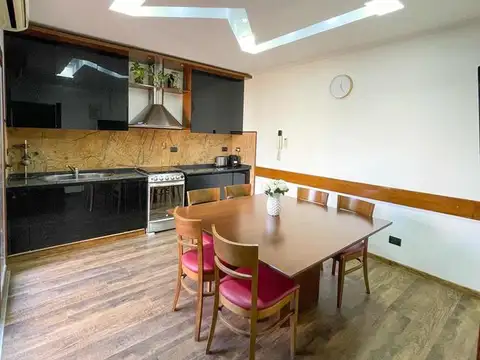 Depto Tipo Casa en Venta de 4 dormitorios
