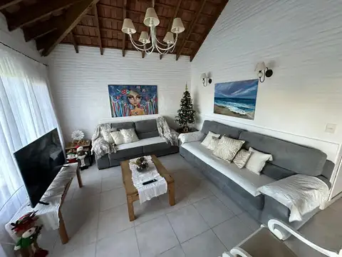 Casa en Alquiler Temporal con 2 cocheras