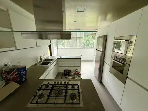 467 entre 142 y 148, Club de Campo Grand Bell