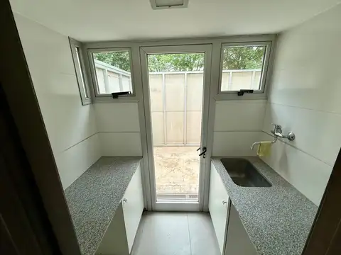 Casa en Alquiler con 2 cocheras