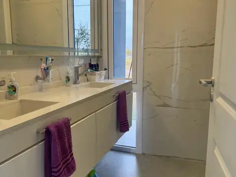 Alquiler anual en Fincas Sporting frente a la plaza y el house