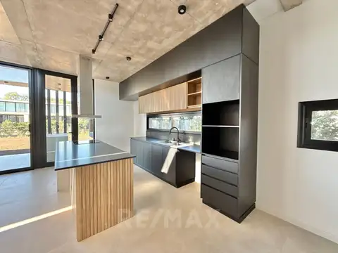 Casa 5 ambientes con 4 baños