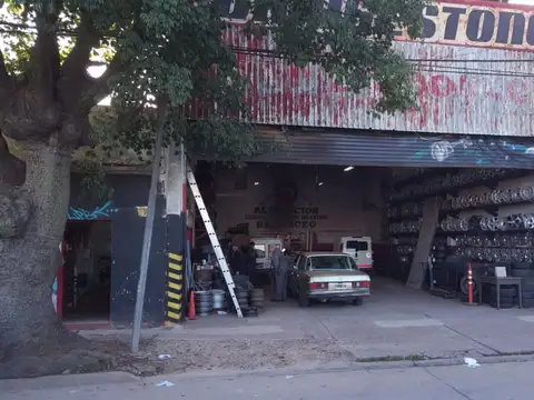 GALPON ESQUINA  ESCOBAR, COLECTORA ESTE Y SPADACCINI,  540 M2 ( CON OFICINAS Y DEPOSITO)
