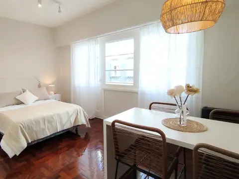 Venta Departamento 1 ambientes con Balcón a la calle. Zona Plaza Colón