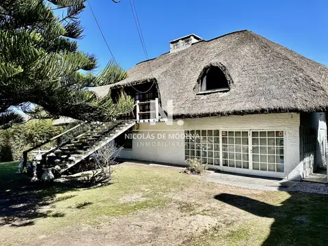 Casa 6 ambientes con 3 baños