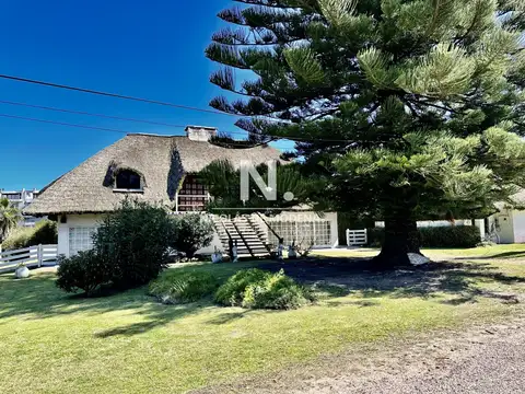 Casa en Venta en Pinares, USD 365.000