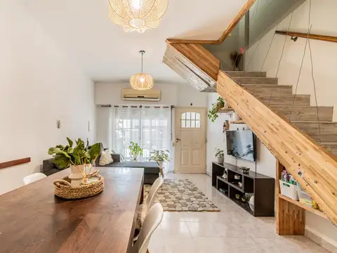 VILLA  URQUIZA PH DUPLEX 4 AMBIENTES CON PLAYROOM, PATIO Y COCHERA.