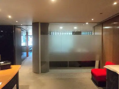 Oficina 7 ambientes con 4 baños