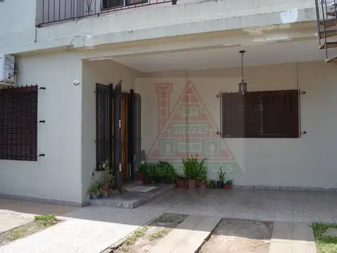 Casa 6 ambientes con 2 baños