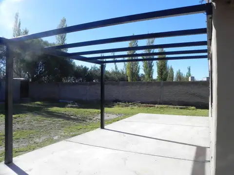 Casa 8 ambientes con 3 baños