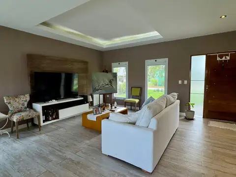 Casa en Venta en Pilar del Este - Santa Elena, USD 230.000