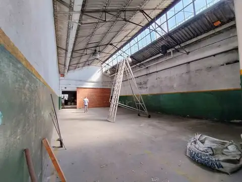 GALPON/LOTE 350 M2 EXCELENTE UBICACION BANFIELD