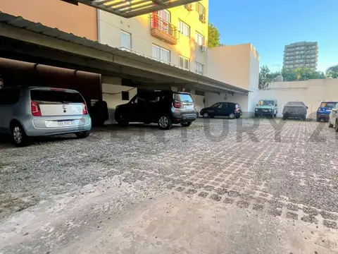 VENTA COCHERA. CASEROS ACEPTA PERMUTA