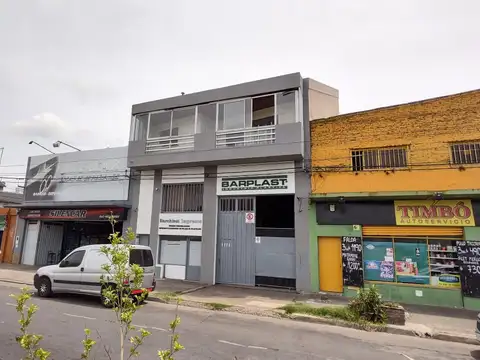 VENTA CASA PLANTA ALTA DE 3 DORMITORIOS CON PATIO