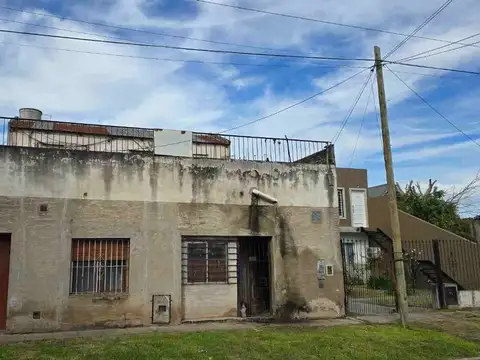 LOCAL Y CASA A REFACCIONAR SOBRE LOTE GRANDE