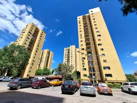 Av. Gral. Paz 15200, Piso 5