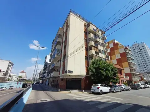 Depto. de 2 ambientes con balcón al frente