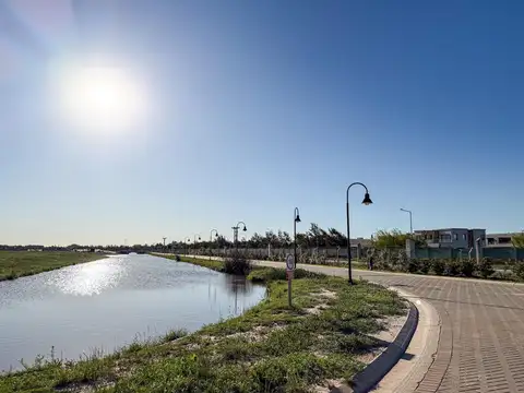 Lote en venta funes lakes frente al ingreso 500 m2