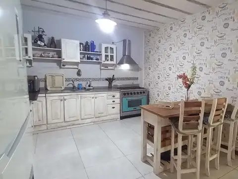 Casa en Venta con 2 cocheras