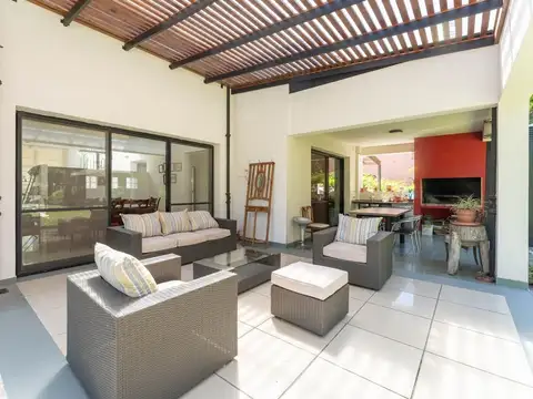 Casa 5 ambientes con 3 baños