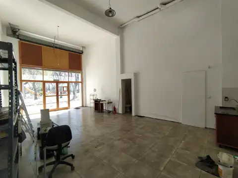 Local en Alquiler en El Palomar, $ 400.000