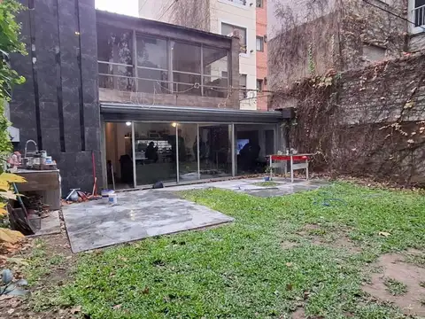 Casa tipo PH de 3 ambientes más escritorio en Olivos.