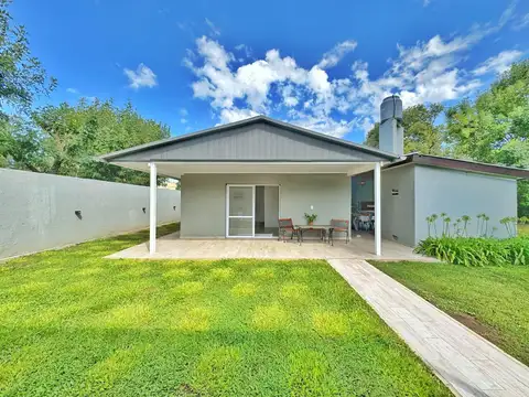 Casa 6 ambientes con 2 baños