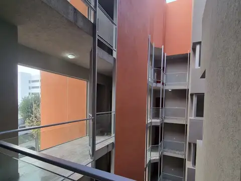 San Martin 500, Piso 1