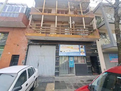 Local Comercial 40m2 + Galpon 200m2 Av. E. Castro Liniers