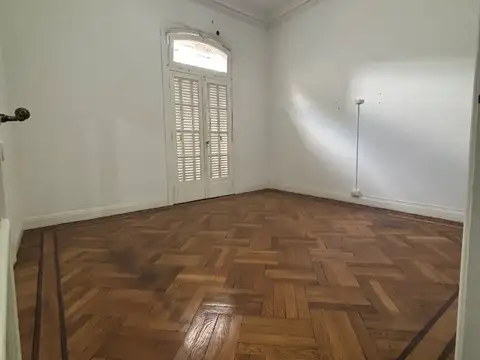 Oficina 4 ambientes con 2 baños