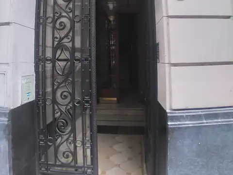 Presidente José Evaristo Uriburu 1600, Piso 2