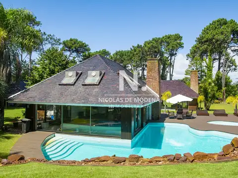 Oportunidad Única: Impresionante Mansión en Venta en Punta del Este.