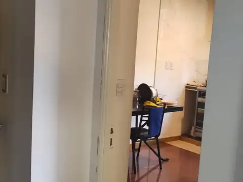 Casa con garage de 4 ambientes terraza y departamento de un ambiente